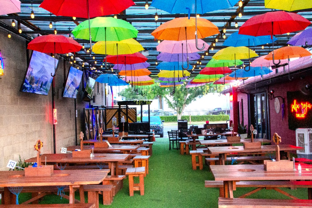 Outdoor patio at Salsa Roja Dallas